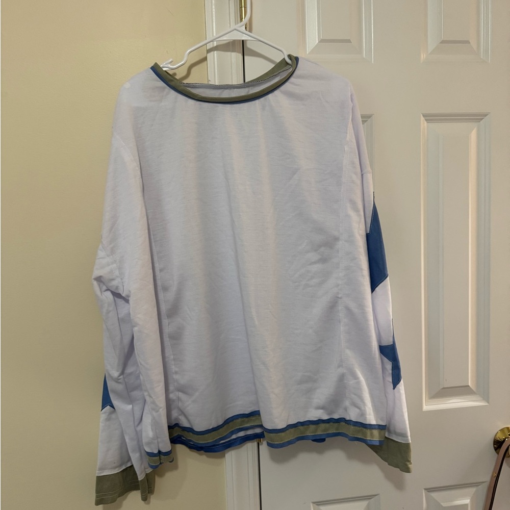 Boho look alike shirt with stars on the sleeve